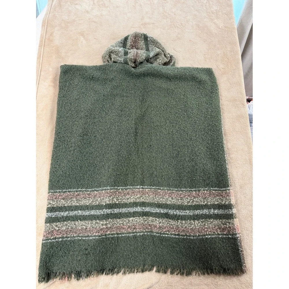 World Market Hooded Poncho‎ Cape Green Plaid Fringe One Size cardigan EUC